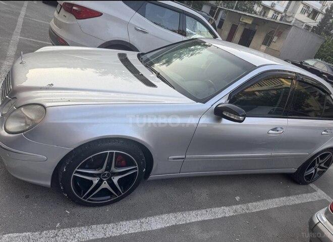 Mercedes E 240-4