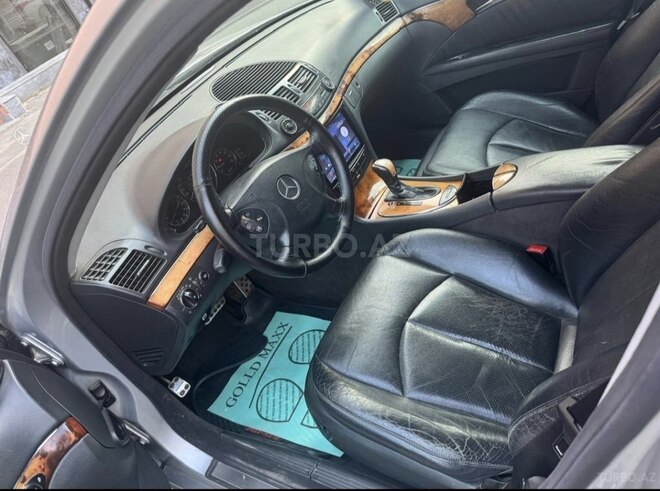 Mercedes E 240-6