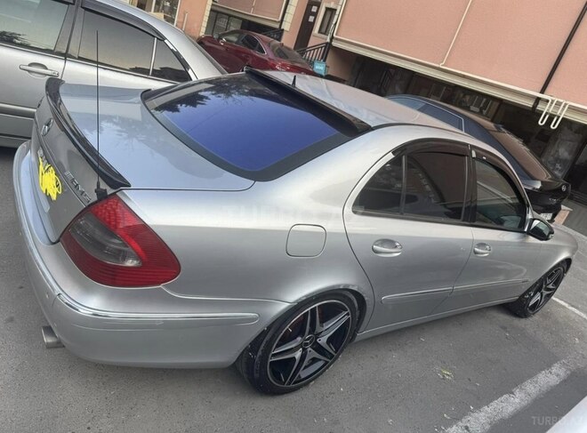 Mercedes E 240-3