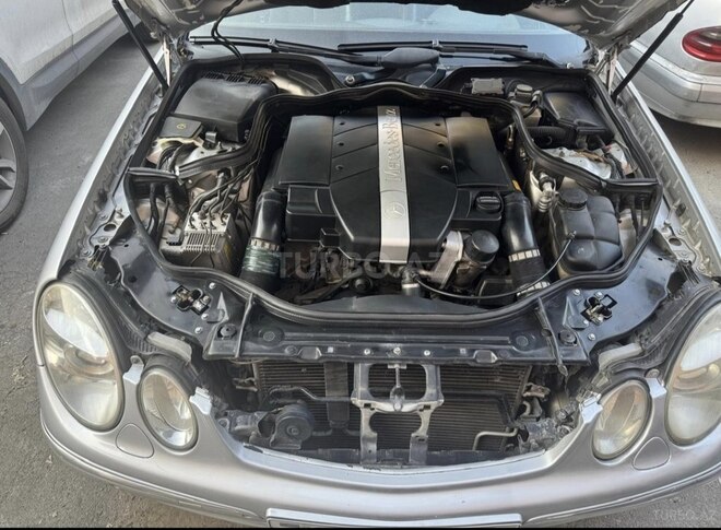 Mercedes E 240-5