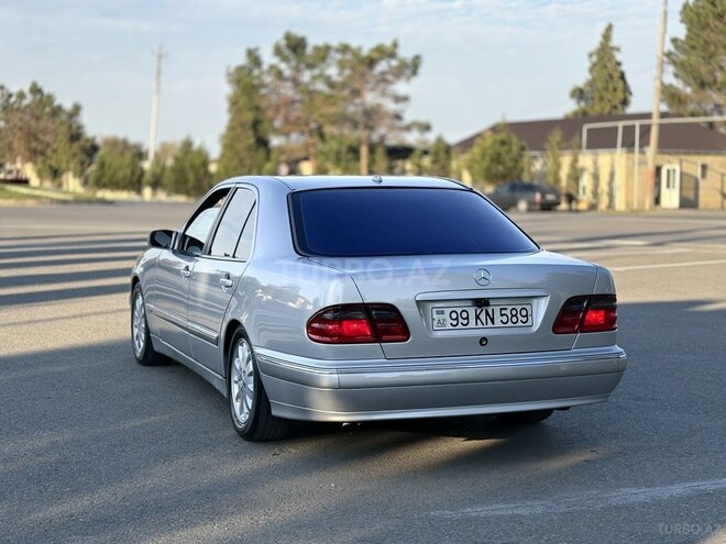 Mercedes E 320-5