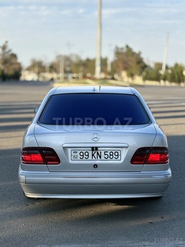 Mercedes E 320-6