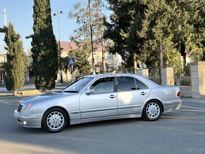 Mercedes E 320-4