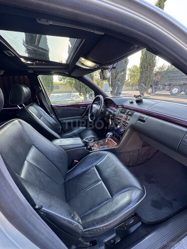 Mercedes E 320-16
