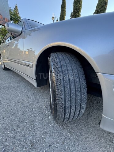Mercedes E 320-13