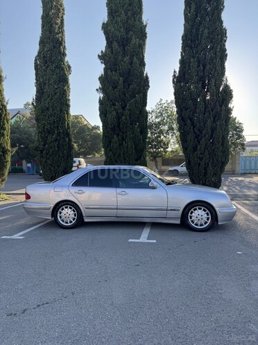 Mercedes E 320-8