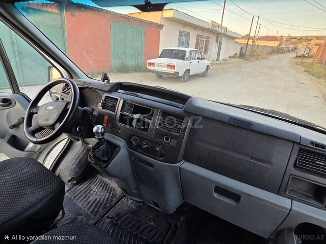 Ford Transit-5
