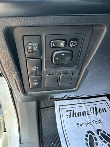 Toyota Land Cruiser Prado-25