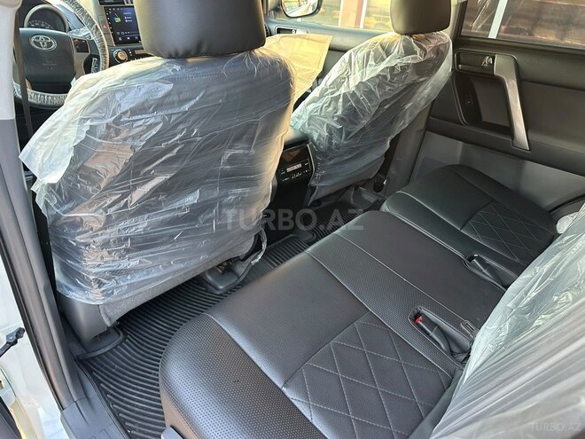 Toyota Land Cruiser Prado-21
