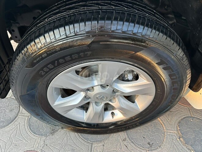 Toyota Land Cruiser Prado-28