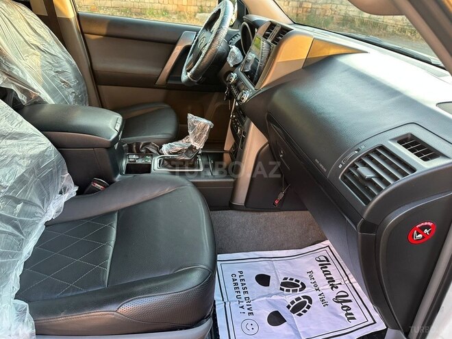 Toyota Land Cruiser Prado-27