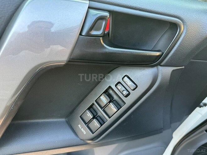 Toyota Land Cruiser Prado-26
