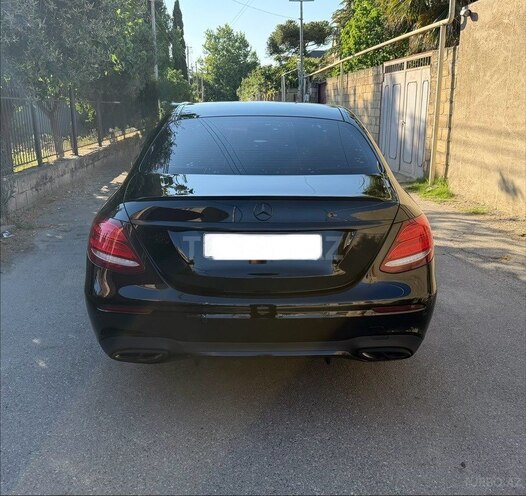 Mercedes E 220 d-2