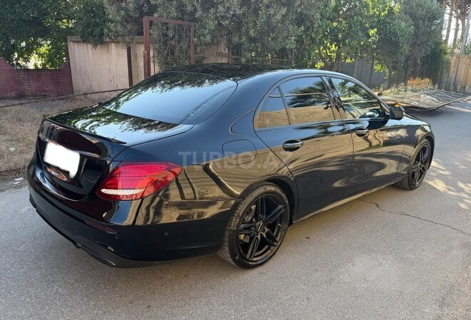 Mercedes E 220 d-4
