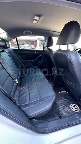 Volkswagen Jetta-5