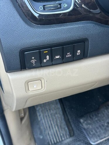 Kia Carnival-11