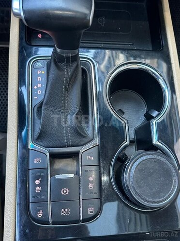 Kia Carnival-16
