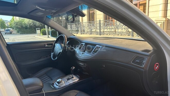 Hyundai Genesis-11