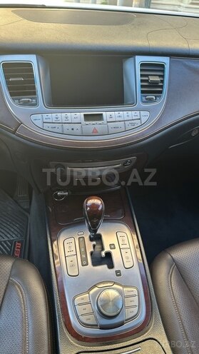 Hyundai Genesis-10