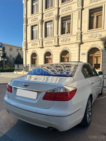 Hyundai Genesis-5