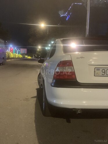 Opel Vectra-12