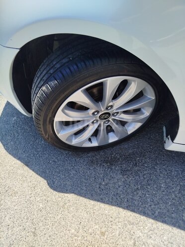 Hyundai Sonata-10