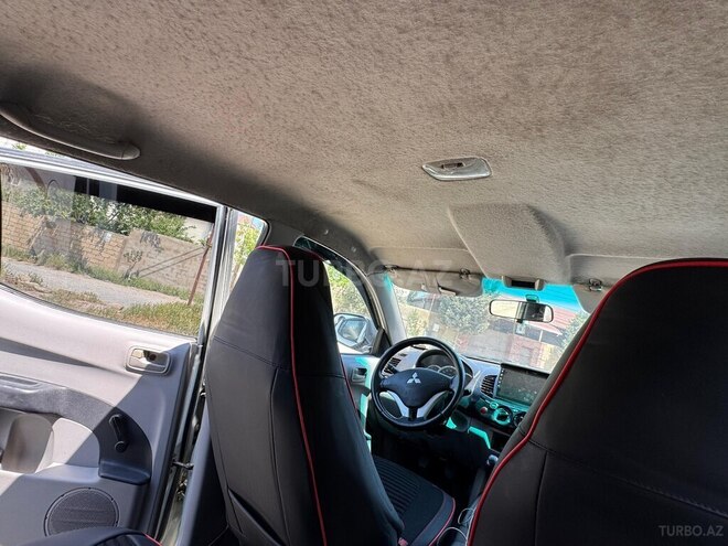 Mitsubishi L200-2