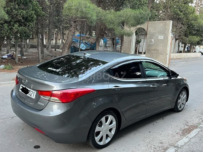Hyundai Elantra-15