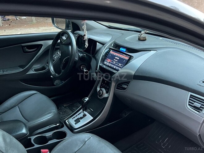 Hyundai Elantra-19