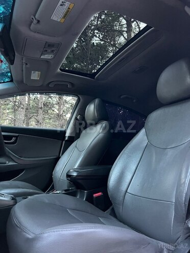 Hyundai Elantra-21