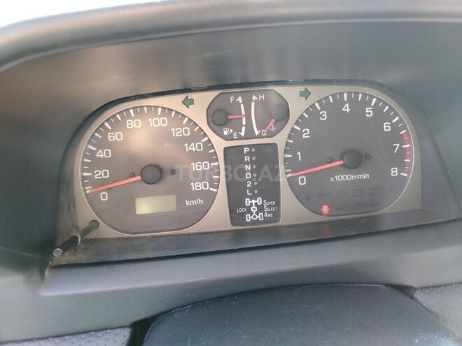 Mitsubishi Pajero io-9