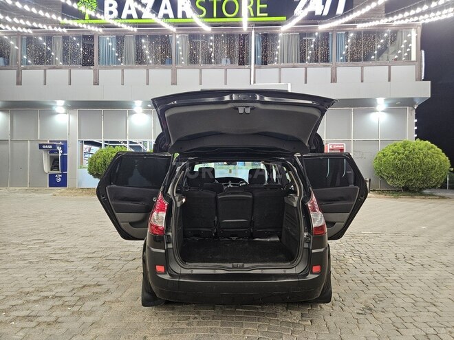 Renault Scenic-12