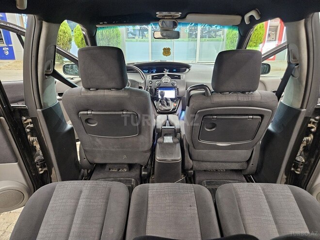 Renault Scenic-6
