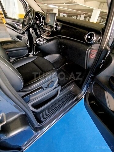 Mercedes V 220-19