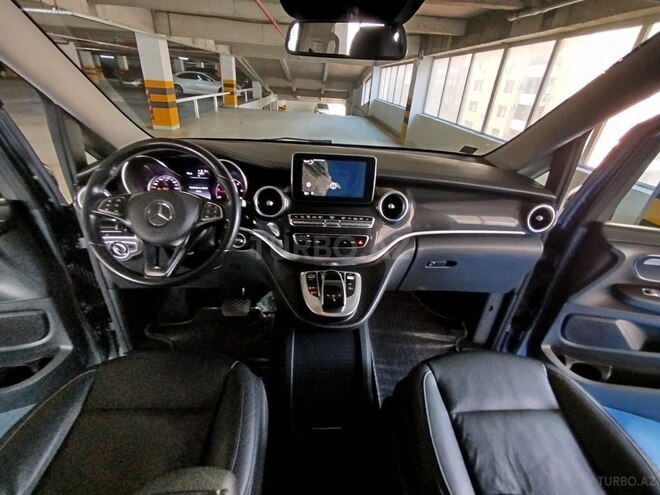 Mercedes V 220-17