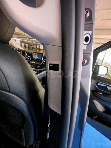 Mercedes V 220-18