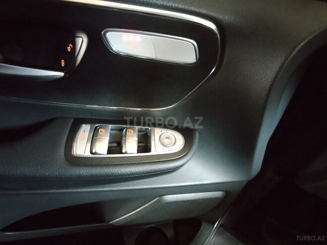Mercedes V 220-11