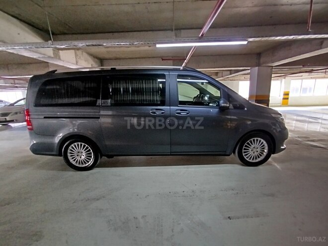 Mercedes V 220-2