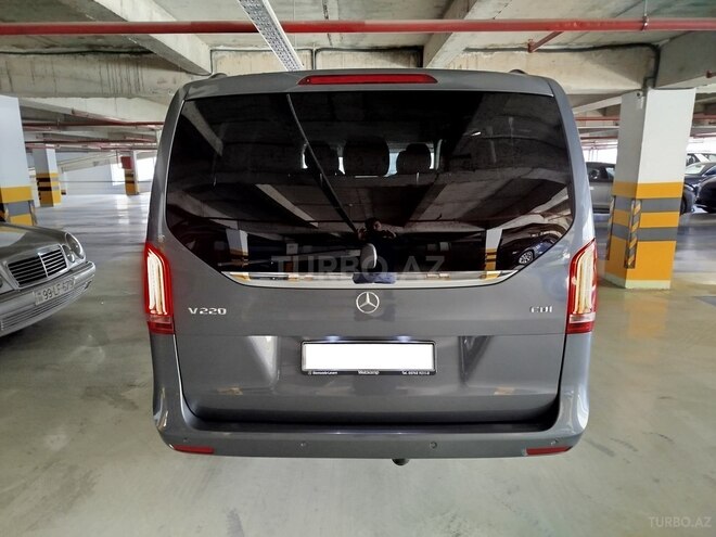 Mercedes V 220-6