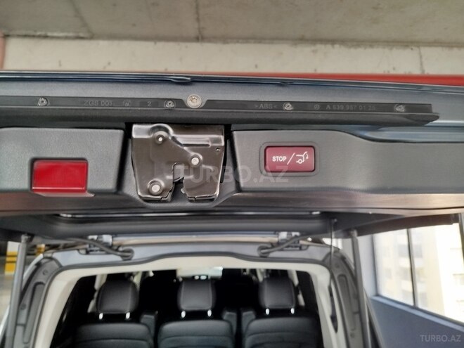 Mercedes V 220-8