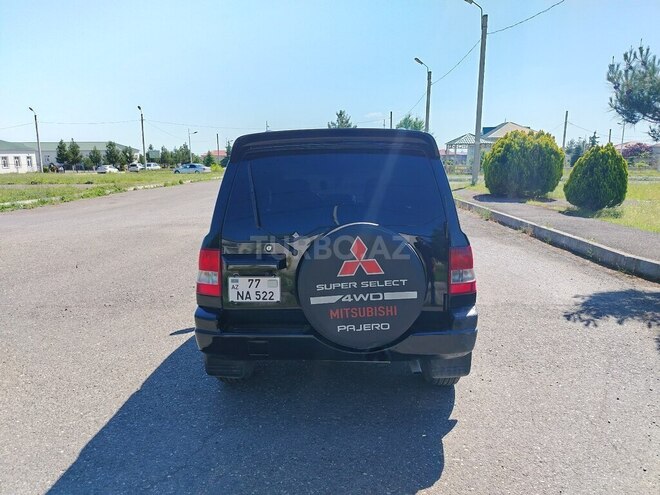 Mitsubishi Pajero io-17