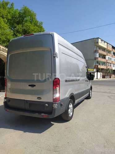 Ford Transit-10
