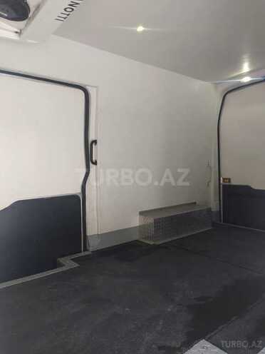 Ford Transit-9