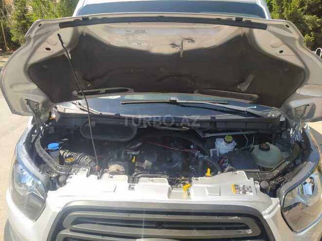 Ford Transit-13