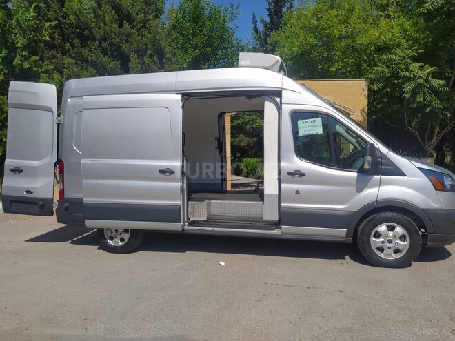Ford Transit-5