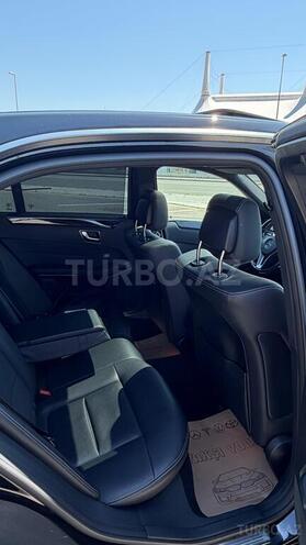 Mercedes E 250-11