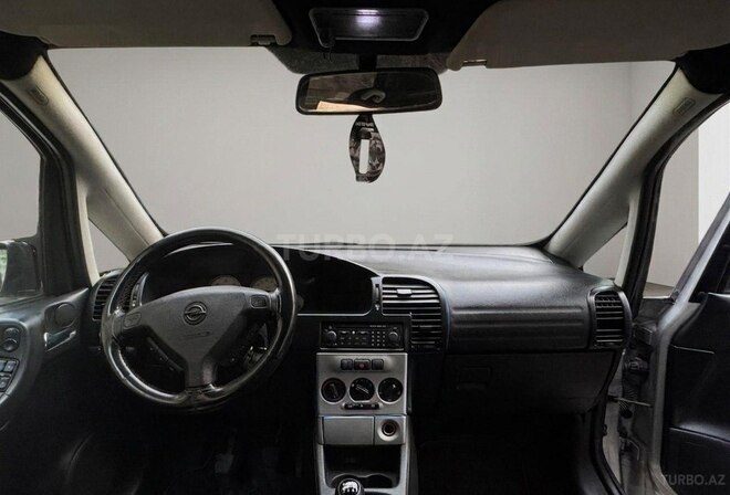 Opel Zafira-9