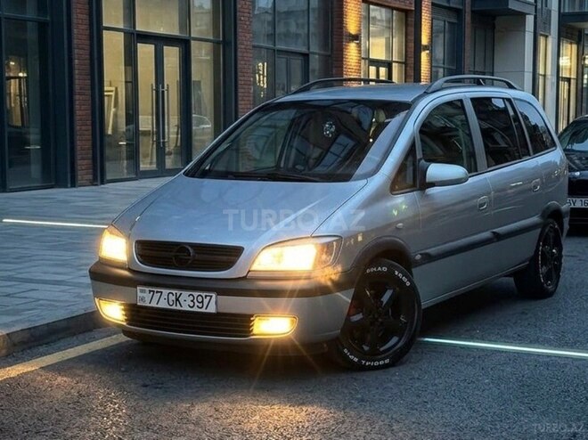 Opel Zafira-5