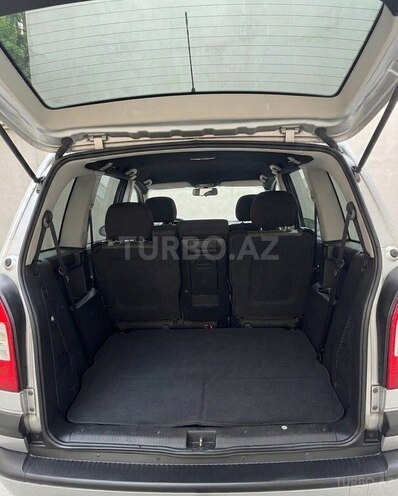Opel Zafira-13