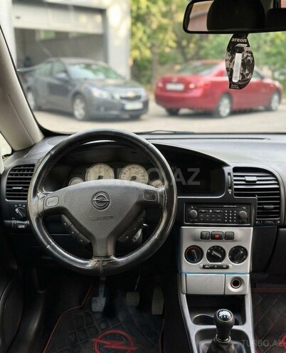 Opel Zafira-11